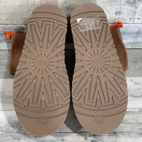 UGG Classic Dipper Boots in Chestnut - Size - 9 .US - Picture 9 of 9